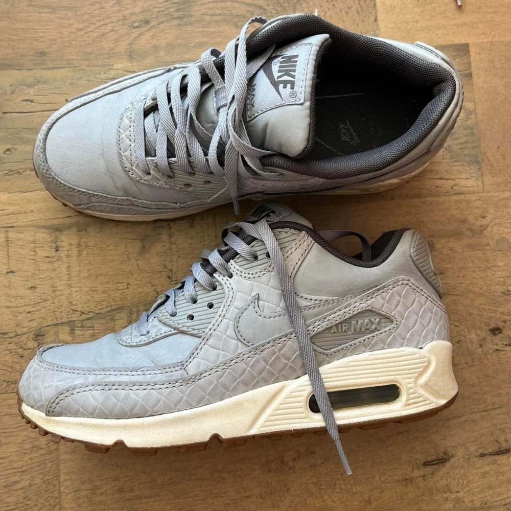 Nike air